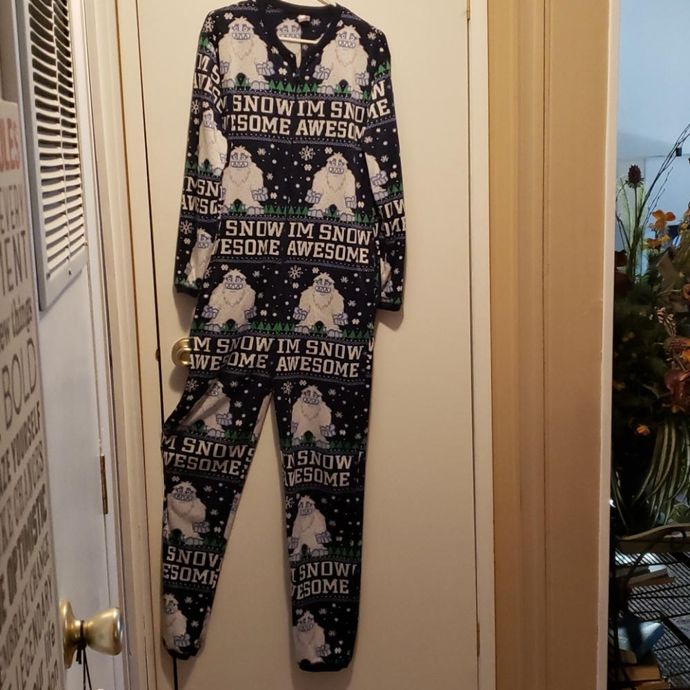 Dec 25 Sleepwear Size Small